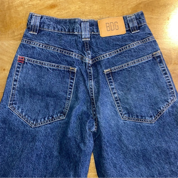 BDG Rih Extreme Barrel Mid-Rise Jean - Picture 14 of 16